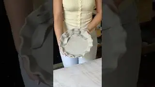 Making an easy DIY bow plate #ceramic #pottery #diycrafts #handmadeceramics #clay #art #instapottery