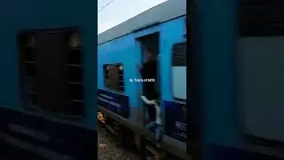 12190 Hazrat Nizamuddin-Jabalpur Mahakoshal Express xing with 12279 Jhansi-New Delhi Taj Express🚉❤️🔥