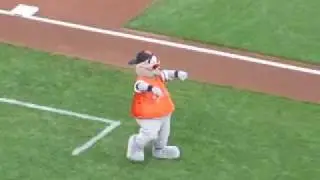 Lou Seal doing his hip tosses