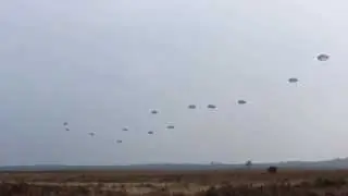 Mass drop parachutisten Airborne Ede Ginkelse Heide 2014