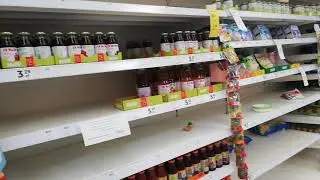 Wyprzedaże w Tesco. Puste regały sklepowe 27-08-2019. Galeria Gdańsk Chełm
