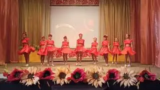 В саду гуляла
