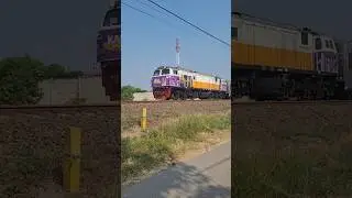 Livery KAI Jumbo #keretaapi #keretaapiindonesia #liverykeren #jumbo #pelangi #lokomotif #trainlover