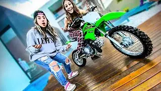 INVADI A CASA DOS HUNTERS DE MINI MOTO COM A VALENTINA!!