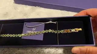 Swarovski TENNIS BRACELET green , how to open and close the bracelet