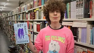 Майкл Педерсен читает &laquo;Друзей&raquo; в книжном магазине Kennys в Голуэе