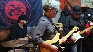 THE CRAZY FINGERS 