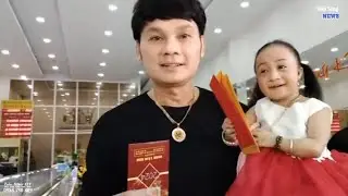 Kim Tiểu Ly theo cha Kim Tiểu Long ĐƯỢC LÌ XÌ KHỦNG tại tiệm vàng