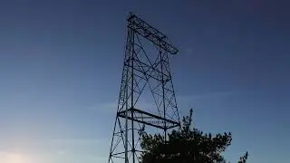 Spr&auml;ngning av kraftledningsstolpe.
