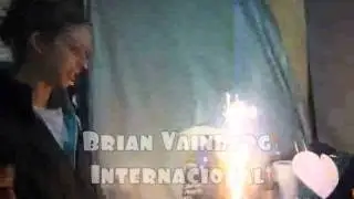 Cantandole el feliz cumplea&ntilde;os a Brian Vainberg