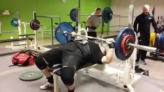 uke 1, dag 5: benk m stopp, 75 kg 1X12 f&oslash;rste sett og eneste p&aring; denne vekten f&oslash;r 85 3x12