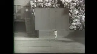 Willie Mays makes 