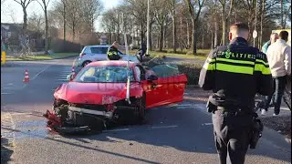 Peperdure Audi R8 in de kreukels op kruising - Antoniuslaan Hendrik-Ido-Ambacht 