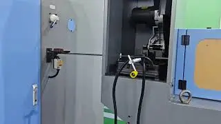 New stepped feeding thread rolling machine trial run demonstration