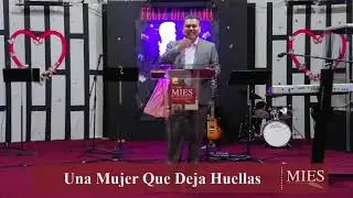 Una Mujer Que Deja Huellas