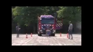 Brandweer Frysl&acirc;n test optische- en geluidssignalen in Burgum