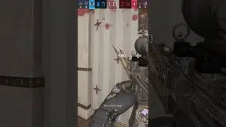 I THREW THE 1V5 😭  #shorts #shortsfeed  #rainbowsixsiege #ubisoftcreator #rainbow #r6 #siege