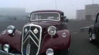 de Citro&euml;n Traction Avant club op het Lloyd Multiplein in Rotterdam