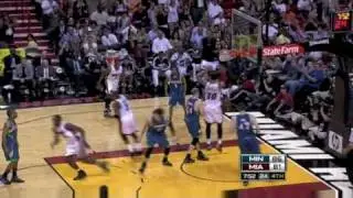Dwyane Wade splits the defense and dishes to Michael Beasley for the alley oop