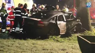 Chauffeur gewond na botsing tegen boom in Deurne