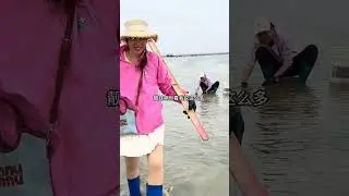 又来赶海了，学长表嫂约了好多次，今天终于约上了。学长表嫂第一次来赶海，特别兴奋，学长表哥抓了一条小鱿鱼，表嫂说今晚回去一半铁板一半红烧咯哈哈哈。这 片海红螺泛滥了，随便一抓都是一大把……