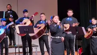 Kayla Rodr&iacute;guez cantando 