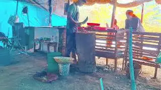 ​Gaon Wala Style Chicken Cutting | Traditional Way 😋