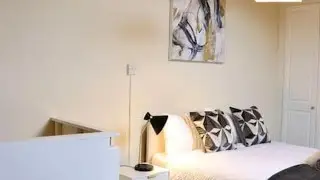Comfortable 2 Bedroom House | Leeds, United Kingdom | Hotel Review 🏩