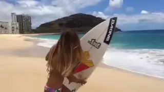 Surfer Girl in Hawaii (Tiarehi)