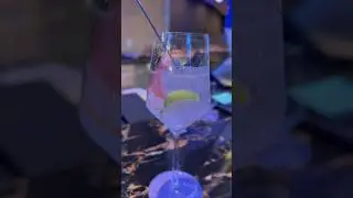 Color Changing Cocktail AFTER Stirring. Magic! | 색깔 변하는 칵테일. 마법이네.