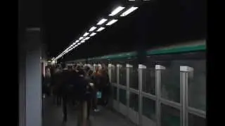 Paris La Defense metro 1 - 20 minutes timelapse