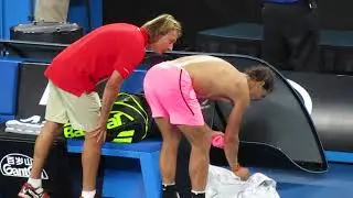 Rafa Nadal changing shirt and applause for Burgos after winning 15/01/2018