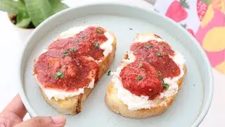 This Strawberry Ricotta Toast Is Too Pretty to Eat | The Brekkie Club
