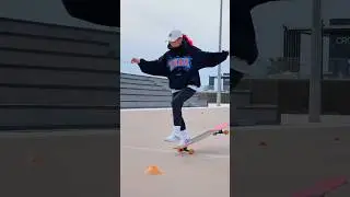 Как ещё усложнить катание между фишек на лонгборде? #longboard #manual #баланс #мануал