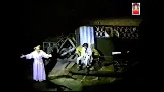 Angela Lansbury sings 
