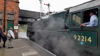 No. 92214 makes an awkward exit from Loughborough Central Station on a dining train 04/09/2021