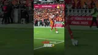 Gabriel Sara ortalıyor, Victor Osimhen gol aramaya devam ediyor! #Galatasaray