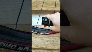 Mini pompe &eacute;lectrique pour v&eacute;lo, Pression max 8,3 bar (120 PSI), Manom&egrave;tre r&eacute;glable, Lampe LED