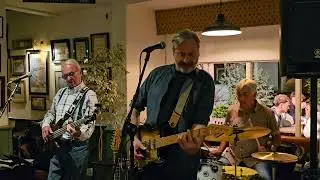 Biscuit Tin Circus. 'Hold Me Now'  The Snowdon Llandudno. 29/8/25