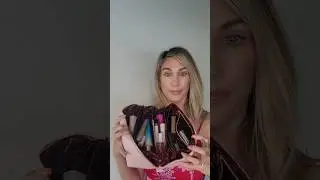 the BEST makeup bag