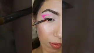 Graphic pink eyeshadow shaped eye look - with glitter 🤩