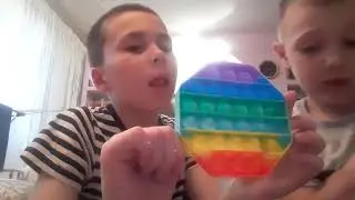 соревнования играем в Pop it