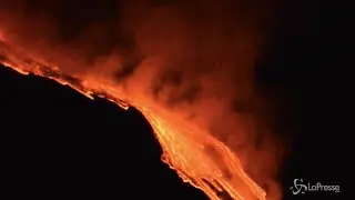 Etna, fontane di lava durante la notte. LaPresse