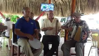 Chema Martinez serenatea a Poncho Zuleta en el Kiosko Parrandero FFLV 2014