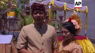 Couple get married inside Bali volcano danger zone