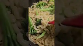 Broccoli 🥦, onion and macaroni pasta 😋 😍 👌