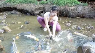 How to Catch Giant Fish, Ancient Fishing Skills, Catching Fish in Very Deep Lake | Nguyet Fishing