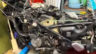 Перемещение мотоциклов с помощью подъемника для двигателя: мотоцикл Honda PC800 разбился в @Custo...