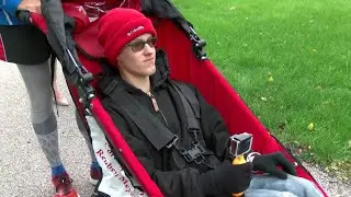 Angel runner pushing his disabled cousin for Des Moines half marathon