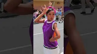 【USJ】ノーリミットパレード（スヌーピーのお姉さん）010 fancam
